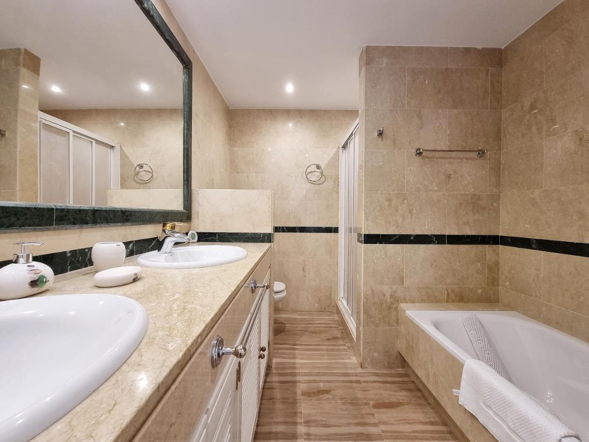 Luxury Hacienda Playa Apartment Marbella Bagian luar foto
